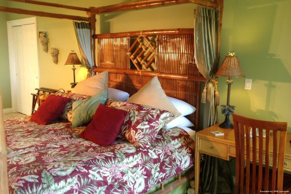 Palms Cliff House Inn (Honomu)